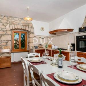 ISTRA, LABIN - Kamena kuća s bazenom