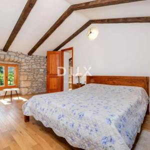 ISTRA, LABIN - Kamena kuća s bazenom