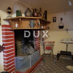 ISTRA, LABIN - Kuća s dva stana s velikim terasama, garaža i ognjište s galerijom u neposrednoj blizini centra