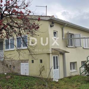 ISTRA, LABIN - Kuća s dva stana s velikim terasama, garaža i ognjište s galerijom u neposrednoj blizini centra