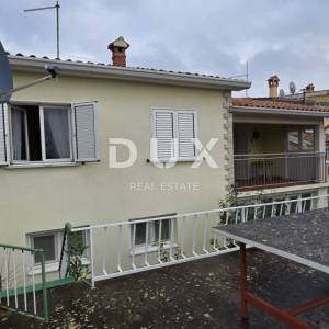 ISTRA, LABIN - Kuća s dva stana s velikim terasama, garaža i ognjište s galerijom u neposrednoj blizini centra