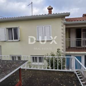 ISTRA, LABIN - Kuća s dva stana s velikim terasama, garaža i ognjište s galerijom u neposrednoj blizini centra