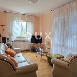 ISTRA, LABIN - Kuća s dva stana s velikim terasama, garaža i ognjište s galerijom u neposrednoj blizini centra