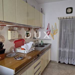 ISTRA, LABIN - Kuća s dva stana s velikim terasama, garaža i ognjište s galerijom u neposrednoj blizini centra