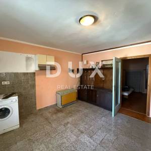 ISTRA, LABIN - Kuća s dva stana s velikim terasama, garaža i ognjište s galerijom u neposrednoj blizini centra