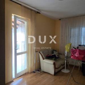 ISTRA, LABIN - Kuća s dva stana s velikim terasama, garaža i ognjište s galerijom u neposrednoj blizini centra