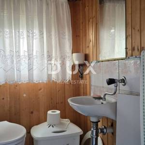 ISTRA, LABIN - Kuća s dva stana s velikim terasama, garaža i ognjište s galerijom u neposrednoj blizini centra