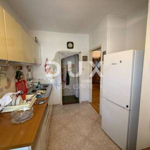 ISTRA, LABIN - Kuća s dva stana s velikim terasama, garaža i ognjište s galerijom u neposrednoj blizini centra