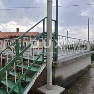 ISTRA, LABIN - Kuća s dva stana s velikim terasama, garaža i ognjište s galerijom u neposrednoj blizini centra