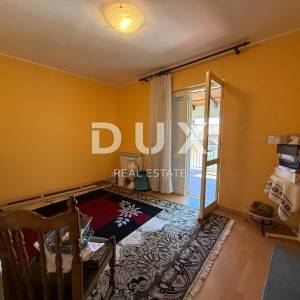 ISTRA, LABIN - Kuća s dva stana s velikim terasama, garaža i ognjište s galerijom u neposrednoj blizini centra