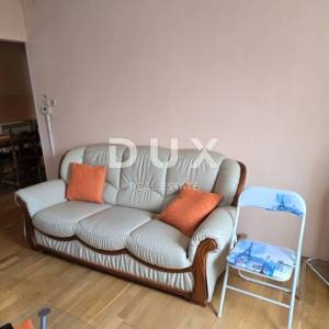 ISTRA, LABIN - Kuća s dva stana s velikim terasama, garaža i ognjište s galerijom u neposrednoj blizini centra