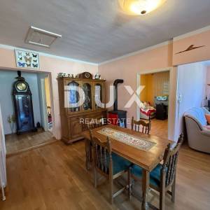 ISTRA, LABIN - Kuća s dva stana s velikim terasama, garaža i ognjište s galerijom u neposrednoj blizini centra