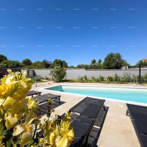 Istra, Ližnjan, 1 km do centra Medulina, nova moderna kuća sa bazenom za odmor.