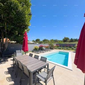 Istra, Ližnjan, 1 km do centra Medulina, nova moderna kuća sa bazenom za odmor.