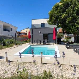 Istra, Ližnjan, 1 km do centra Medulina, nova moderna kuća sa bazenom za odmor.