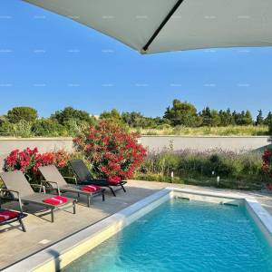 Istra, Ližnjan, 1 km do centra Medulina, nova moderna kuća sa bazenom za odmor.