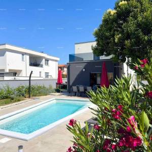 Istra, Ližnjan, 1 km do centra Medulina, nova moderna kuća sa bazenom za odmor.