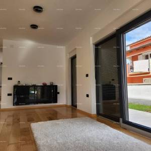 Istra, Ližnjan, 1 km do centra Medulina, nova moderna kuća sa bazenom za odmor.