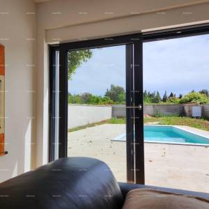 Istra, Ližnjan, 1 km do centra Medulina, nova moderna kuća sa bazenom za odmor.