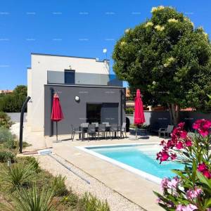 Istra, Ližnjan, 1 km do centra Medulina, nova moderna kuća sa bazenom za odmor.