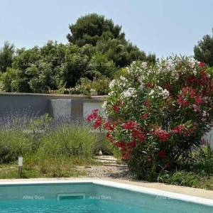 Istra, Ližnjan, 1 km do centra Medulina, nova moderna kuća sa bazenom za odmor.