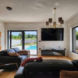 Istra, Ližnjan, 1 km do centra Medulina, nova moderna kuća sa bazenom za odmor.