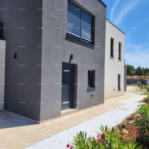 Istra, Ližnjan, 1 km do centra Medulina, nova moderna kuća sa bazenom za odmor.