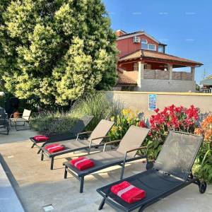 Istra, Ližnjan, 1 km do centra Medulina, nova moderna kuća sa bazenom za odmor.