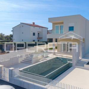 Istra, Ližnjan, moderna kuća sa pogledom na more, novogradnja, miran dio naselja