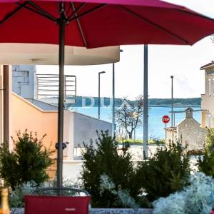 ISTRA, MEDULIN - Kuća s dva stana 100 metara od mora