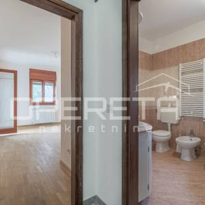 
Istra, Poreč – Obiteljska kuća s tri stambene jedinice i pogledom na more