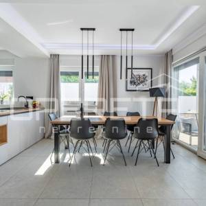 Istra, Poreč okolica- Moderna dvojna kuća s bazenom