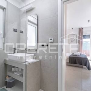 Istra, Poreč okolica- Moderna dvojna kuća s bazenom