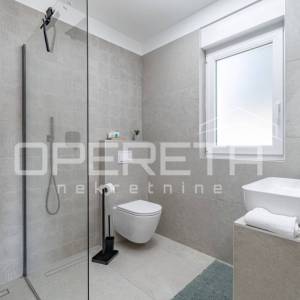 Istra, Poreč okolica- Moderna dvojna kuća s bazenom