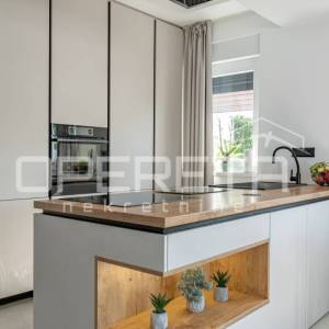 Istra, Poreč okolica- Moderna dvojna kuća s bazenom