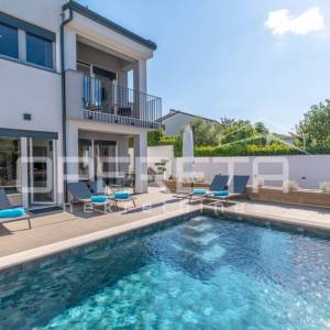 Istra, Poreč okolica- Moderna dvojna kuća s bazenom