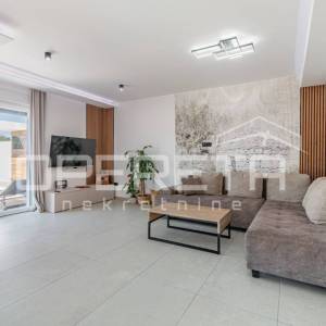 Istra, Poreč okolica- Moderna dvojna kuća s bazenom