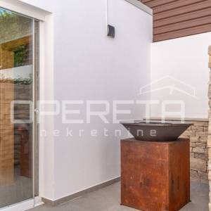 Istra, Poreč okolica- Moderna dvojna kuća s bazenom