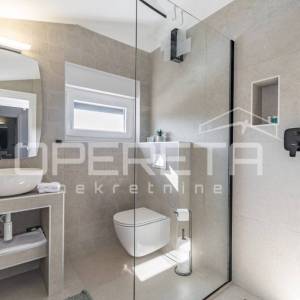 Istra, Poreč okolica- Moderna dvojna kuća s bazenom