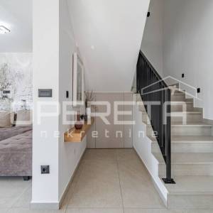 Istra, Poreč okolica- Moderna dvojna kuća s bazenom