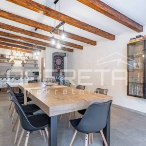 Istra, Poreč okolica- Moderna dvojna kuća s bazenom