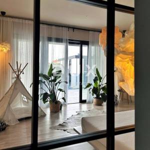 ISTRA, PREMANTURA - Luksuz koji se i pokazuje i živi, jedinstvena vila posebnog karaktera, na svega 500m od plaže