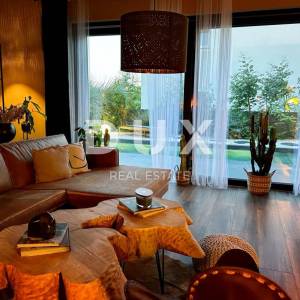 ISTRA, PREMANTURA - Luksuz koji se i pokazuje i živi, jedinstvena vila posebnog karaktera, na svega 500m od plaže