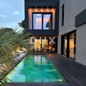 ISTRA, PREMANTURA - Luksuz koji se i pokazuje i živi, jedinstvena vila posebnog karaktera, na svega 500m od plaže