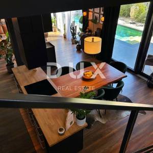 ISTRA, PREMANTURA - Luksuz koji se i pokazuje i živi, jedinstvena vila posebnog karaktera, na svega 500m od plaže