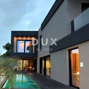 ISTRA, PREMANTURA - Luksuz koji se i pokazuje i živi, jedinstvena vila posebnog karaktera, na svega 500m od plaže