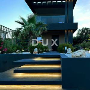 ISTRA, PREMANTURA - Luksuz koji se i pokazuje i živi, jedinstvena vila posebnog karaktera, na svega 500m od plaže