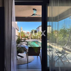 ISTRA, PREMANTURA - Luksuz koji se i pokazuje i živi, jedinstvena vila posebnog karaktera, na svega 500m od plaže