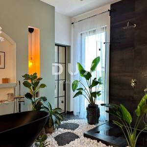 ISTRA, PREMANTURA - Luksuz koji se i pokazuje i živi, jedinstvena vila posebnog karaktera, na svega 500m od plaže