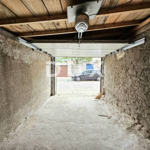 ISTRA, PULA, CENTAR - Uređena garaža na zanimljivoj lokaciji